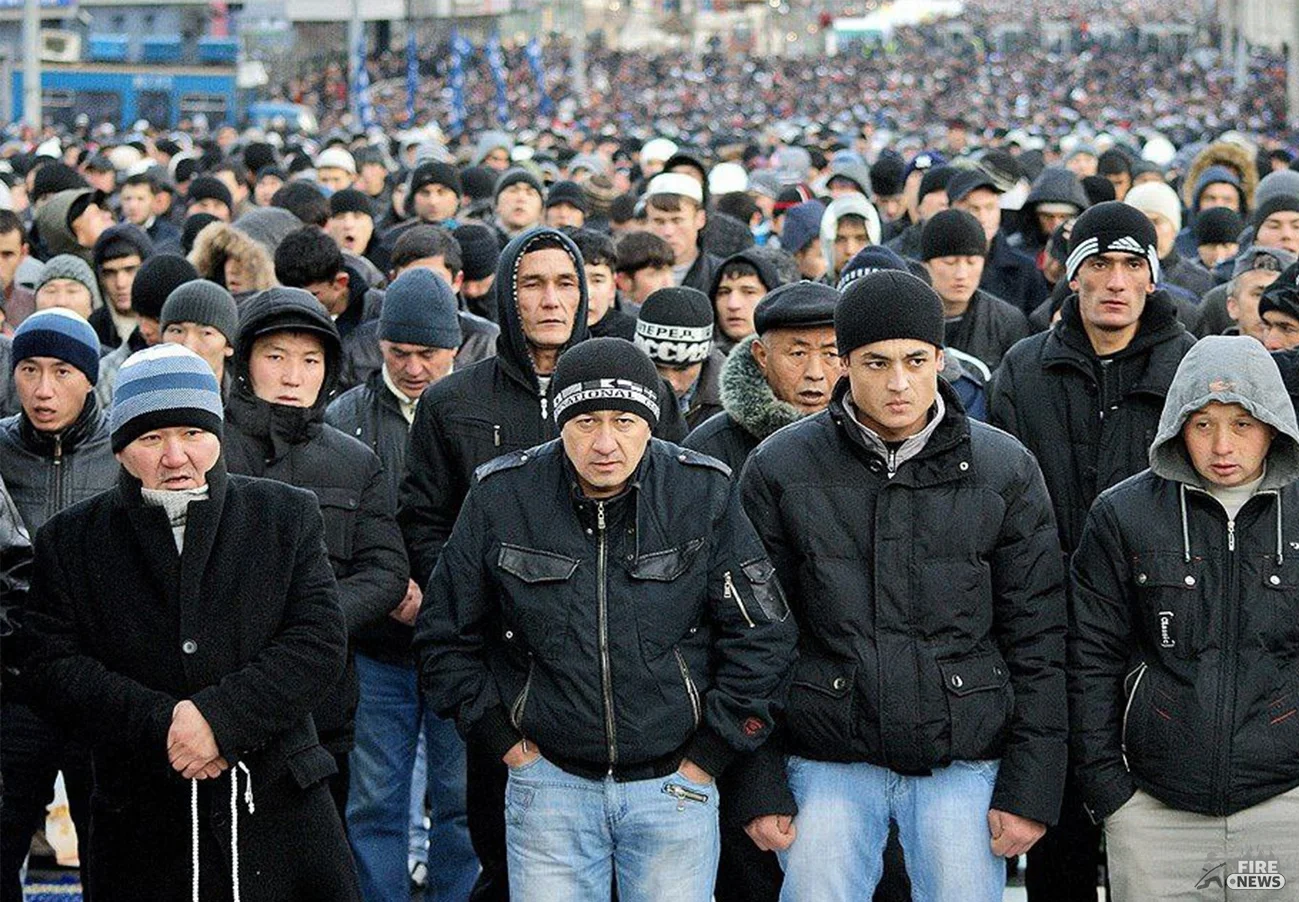Самозанятый киргиз. Толпа таджиков. Толпа казахов. Толпа киргизов. Москвабад.